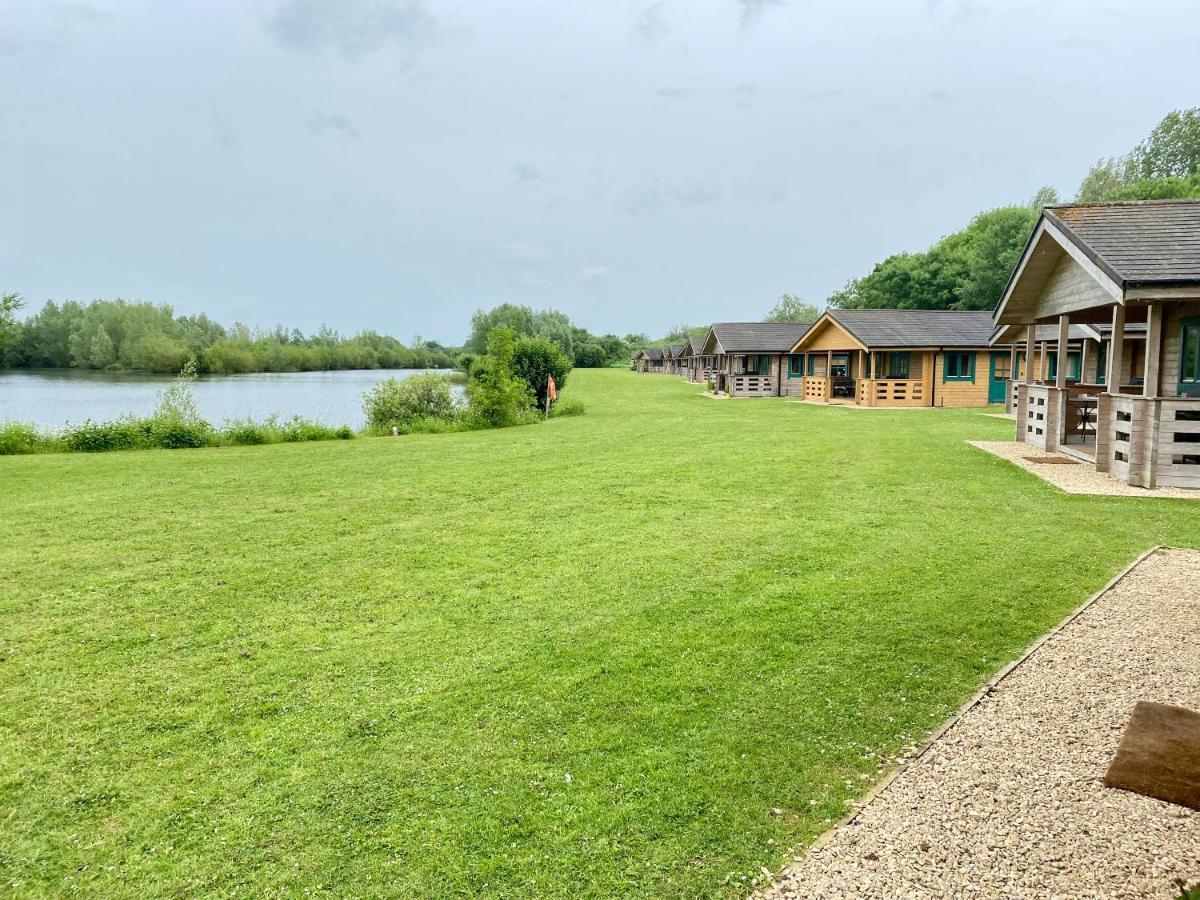 Lake Pochard, Oak Lodge South Cerney Luaran gambar